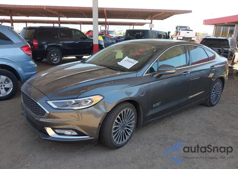 2017 Ford Fusion Energi Platinum z USA, uszkodzony, nr VIN 3FA6P0SU0HR239085
